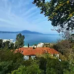 Ramo\'S Spectacular 2-Story Holiday Home With Radhime Views